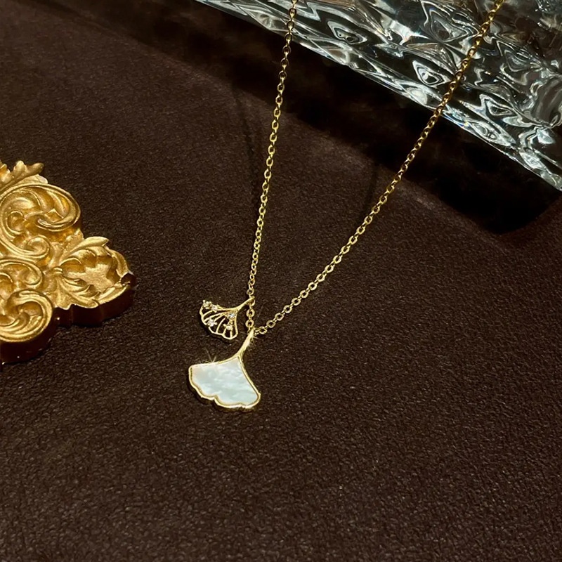 French Style Light Luxury Niche Design Fan-shaped Necklace Elegant White Shell Girl's Necklace Fashion Anchor Jewelry