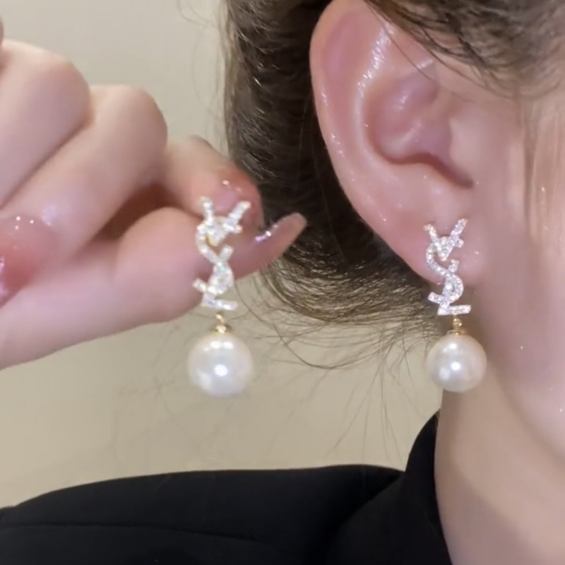 Light Luxe Fully-Diamond-Encrusted Letter&Pearl Drop Earrings–Sophisticated Chanel-pired Socialite Exclusive Design