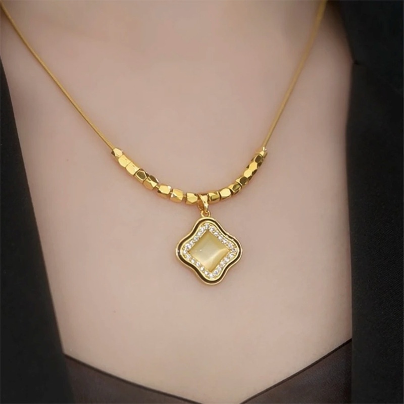 Internet Celebrity Korean Style Four-leaf Clover Diamond Necklace Women's Retro Fashion Chanel Style Simple Summer Necklace Accessories