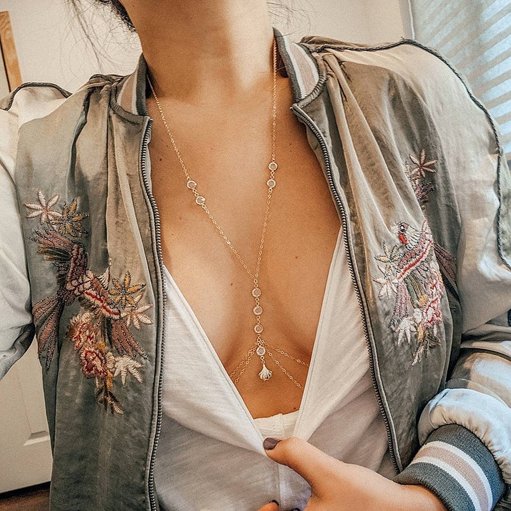 AFashionable,Exquisite Body Chain With Double Layers,AMinimalist Alloy Fan Pendant,And Transparent Double-Sided Rhinestones.