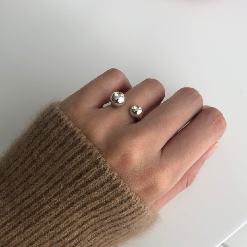 Fashionable Accessory Ring With AWaterdrop Open Design.