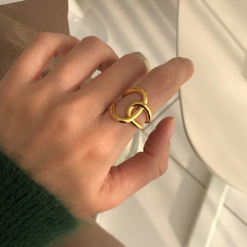 Double CFashion Knot Ring–An Adjustable Open Ring Suitable For Both Men And Women In AHip-hop Style.