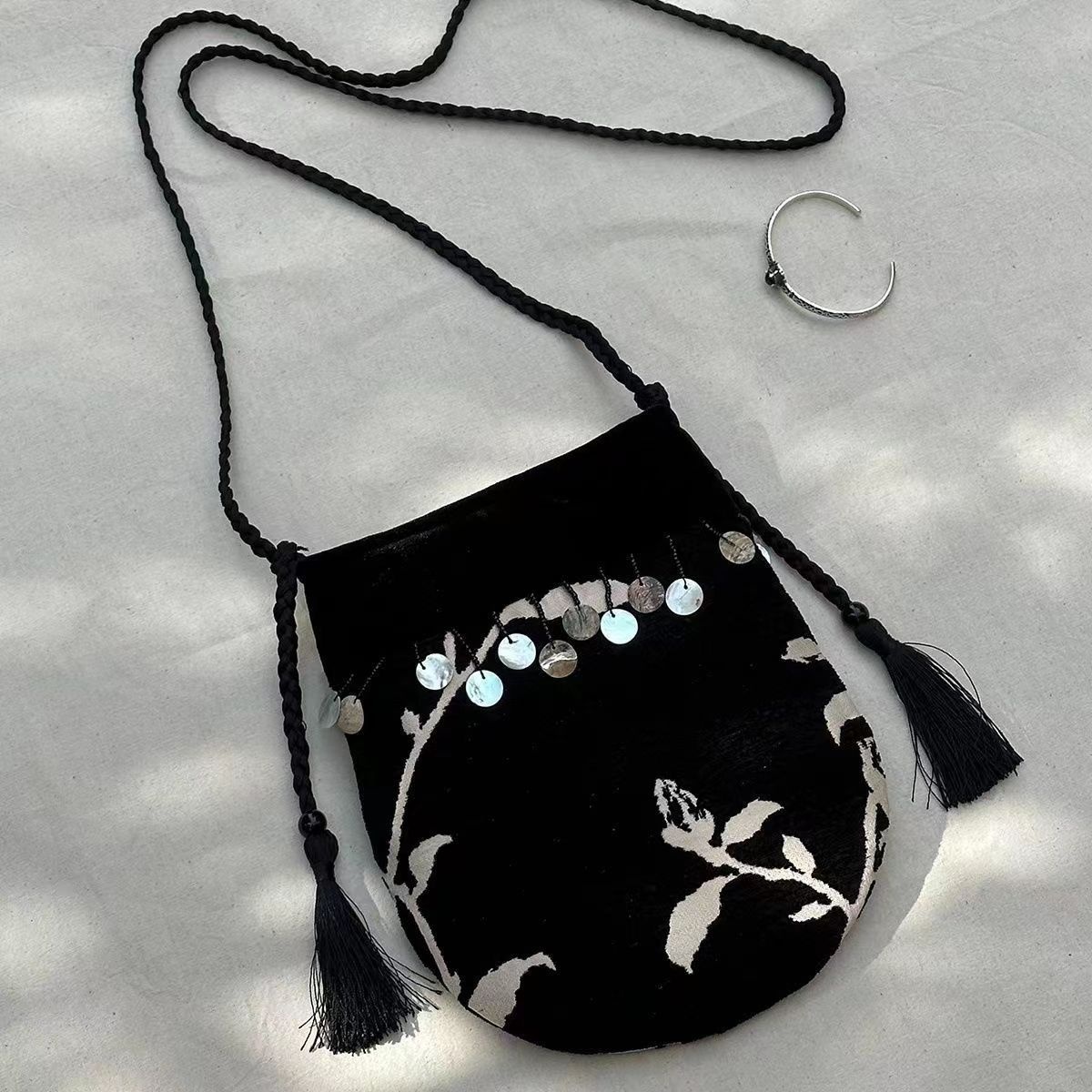 Chinese-style Jacquard Mother-of-pearl Tassel–AHandmade Woven Crossbody Phone Bag