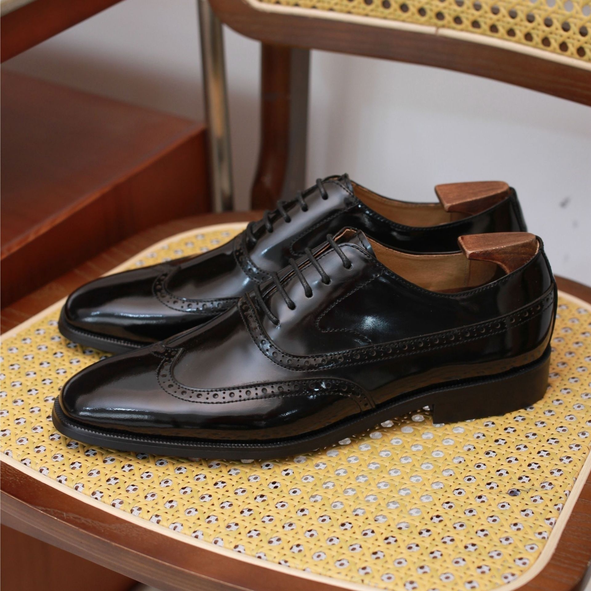 British British Carved Leather Formal Business Patent Leather Men's Brogue Oxford Stitching Color Men's Shoes