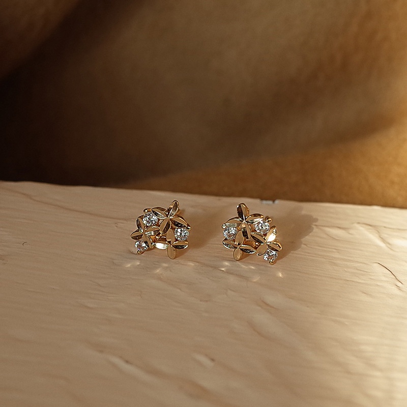 Simple And Sweet Flower Mosquito-repellent Incense Plate Ear Clip Women's Ear-less Niche Design High-grade Elegant Style