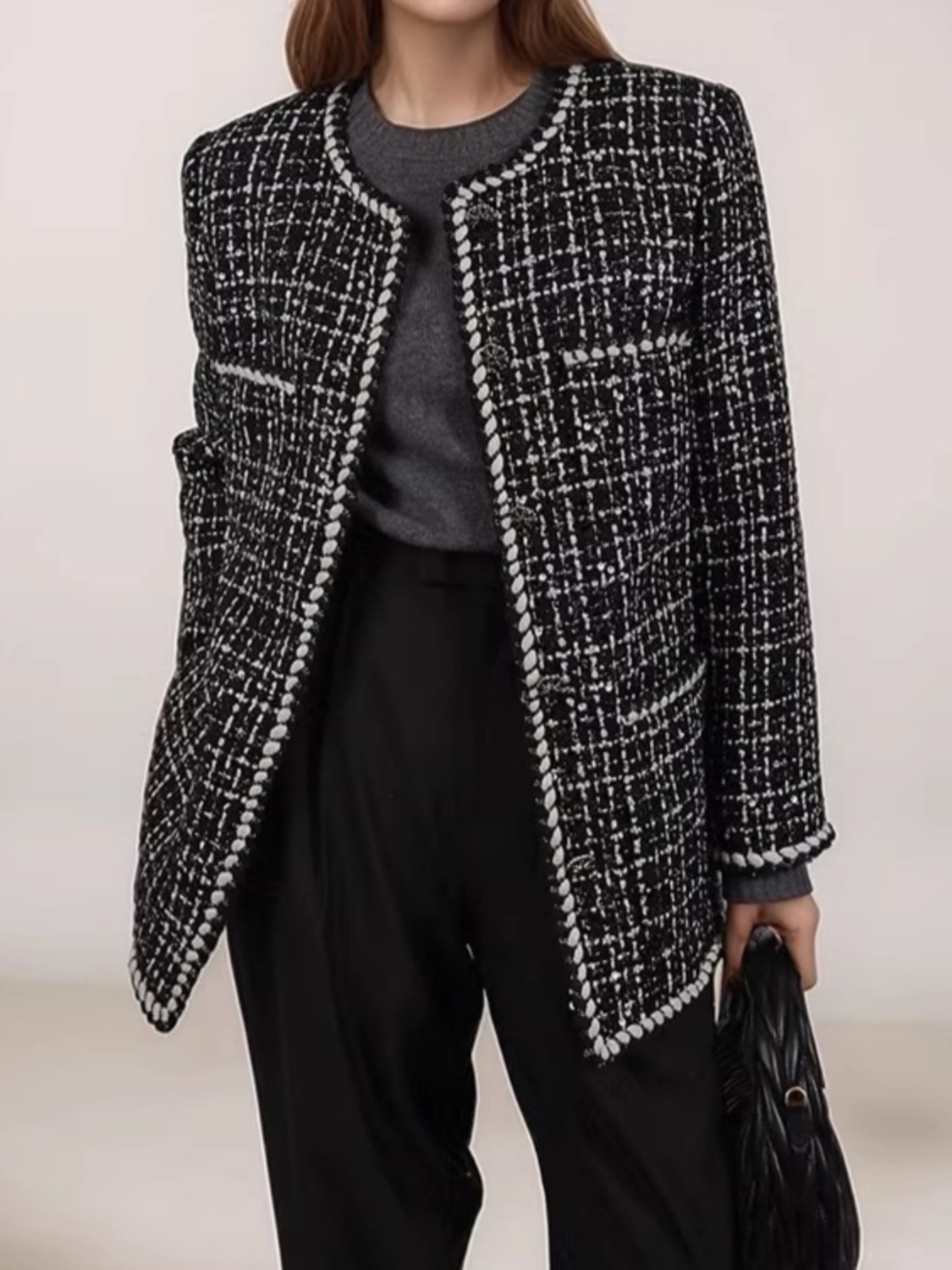 Zhao Lusi's Black Chanel-style Tweed Jacket Exudes A Sophisticated And Elegant Style.