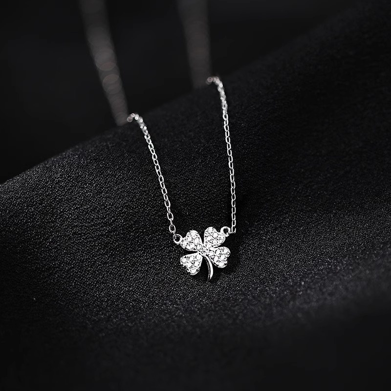 Korean Version Of Diamond-encrusted Lucky Four-leaf Clover Necklace Women's Niche Light Luxury Design Japanese And Korean-style Net Red Temperament Clavicle Chain