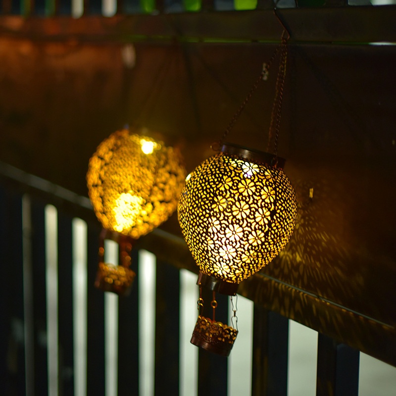 Outdoor Solar Retro Palace Lantern Garden Portable Lantern Garden Decoration Hollow Projection Lantern