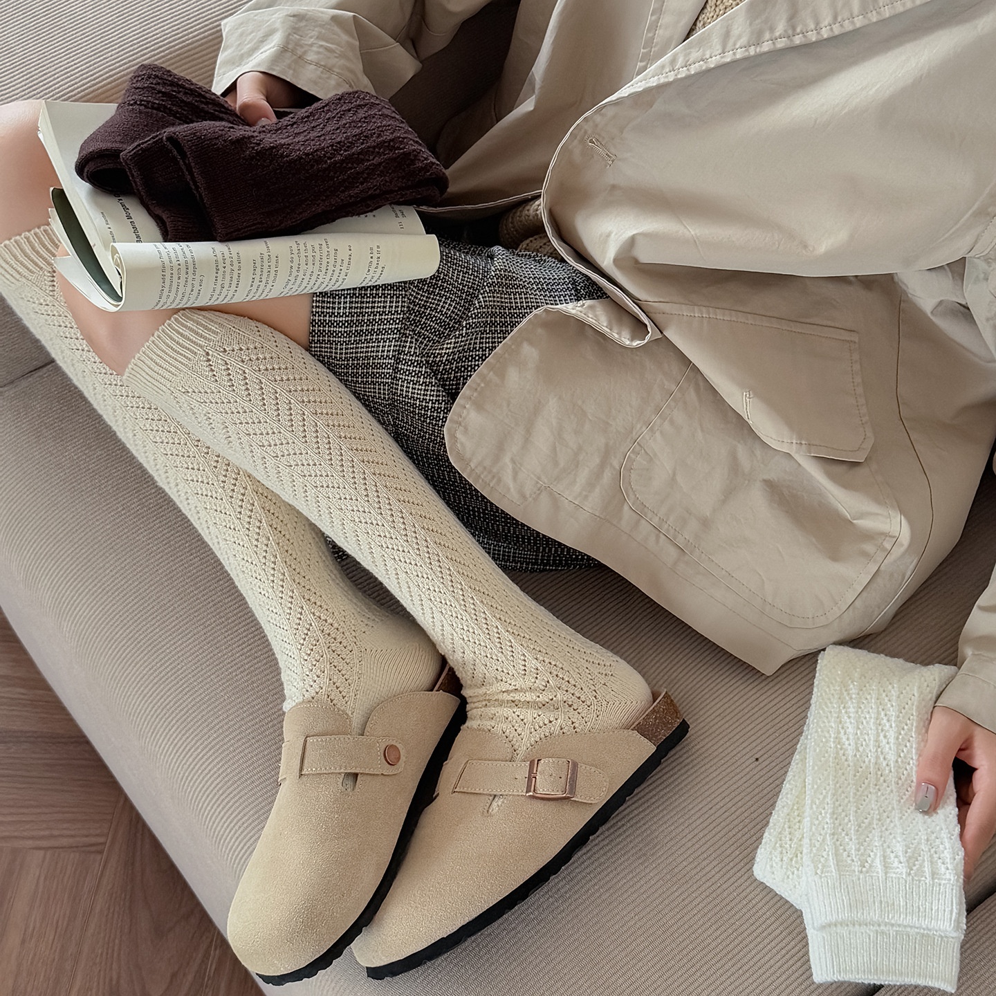 Women's Autumn/Winter Wool Socks, Mid-Calf/Knee-Length, Slouch Socks, Japanese And Korean Style, Simple Wavy Pattern, Retro Style