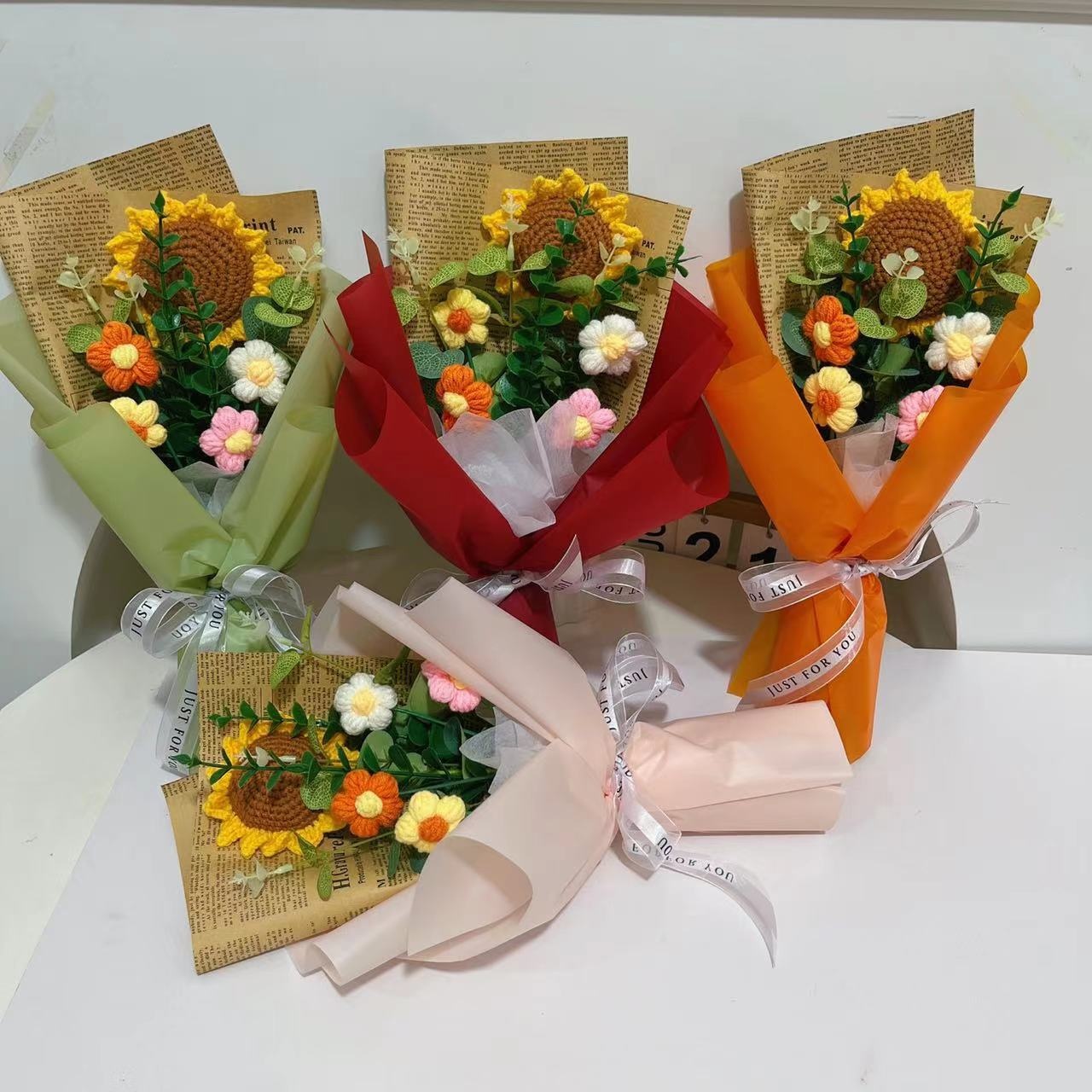 Crocheted Small Bouquet Gift Sunflower Finished Flower Business Gift Wool Handmade DIYCrochet Simulation Flower
