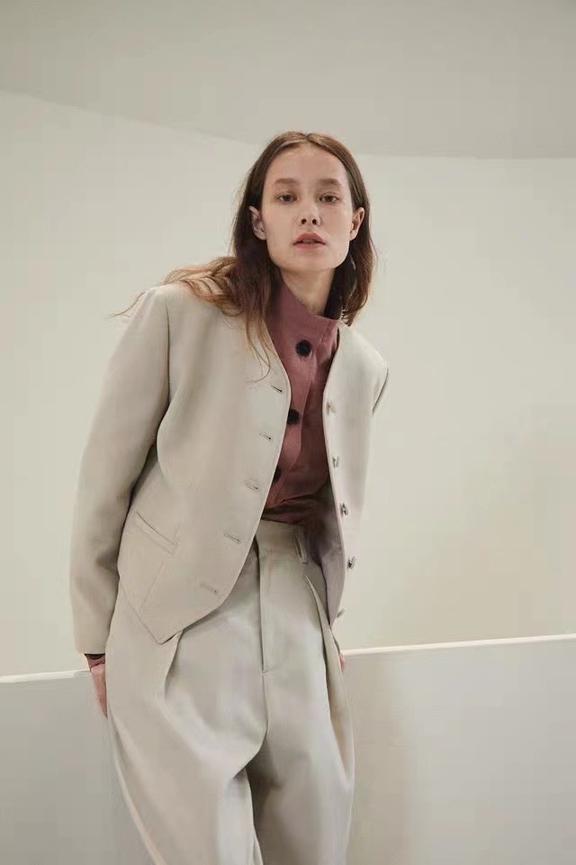 Rong Xinxiuzhi Loose Casual V-neck Suit Jacket For Women Spring And Autumn Silhouette Versatile Temperament Small Suit
