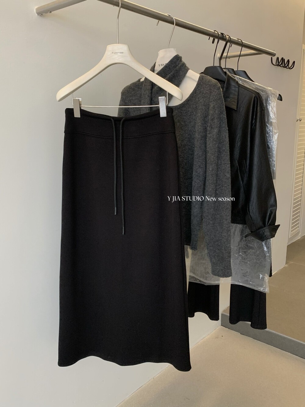 Y.JIA 伊嘉 韩系简约百搭显瘦弹力高腰系带直筒半身裙女9501