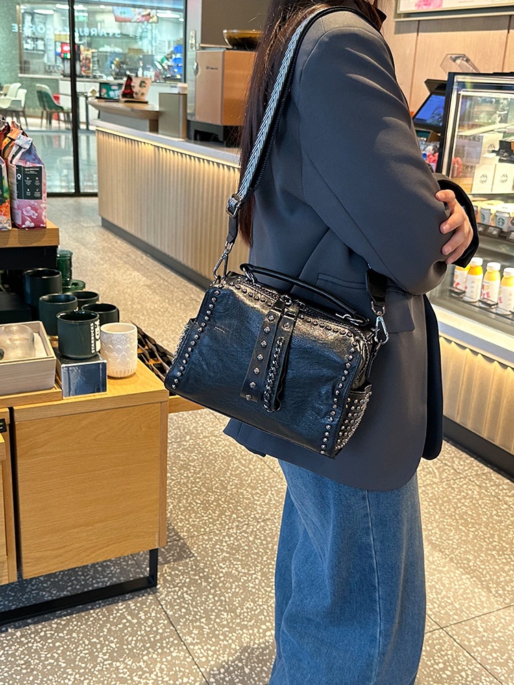 Personalized Rivet Handbag Japanese Style Casual Bag Women's Crossbody Bag Winter Texture Single Shoulder Pillow Bag