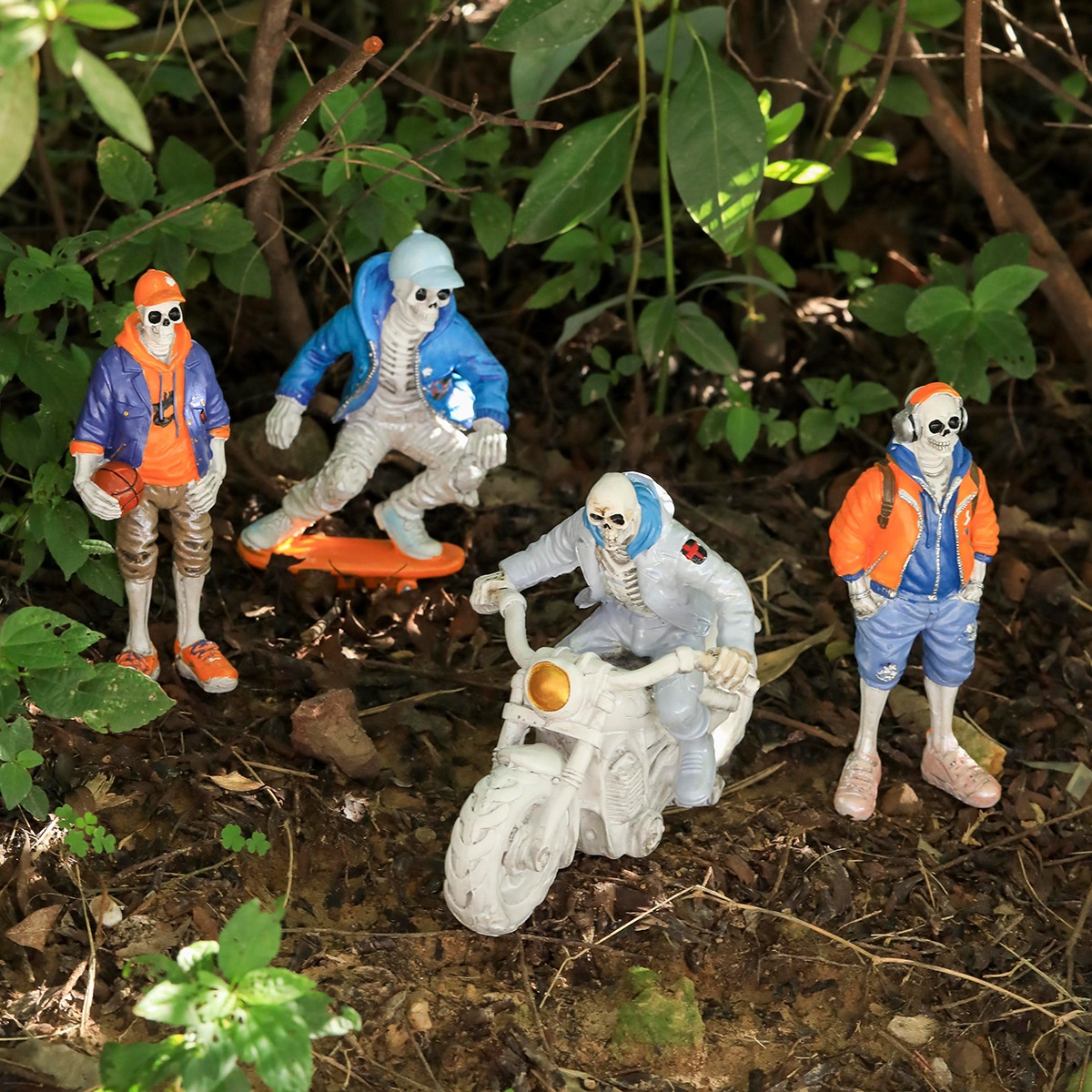 Products Ghost Fire Sweater Skeleton Boy Micro Landscape Resin Statue Halloween Gardening Crafts Ornaments