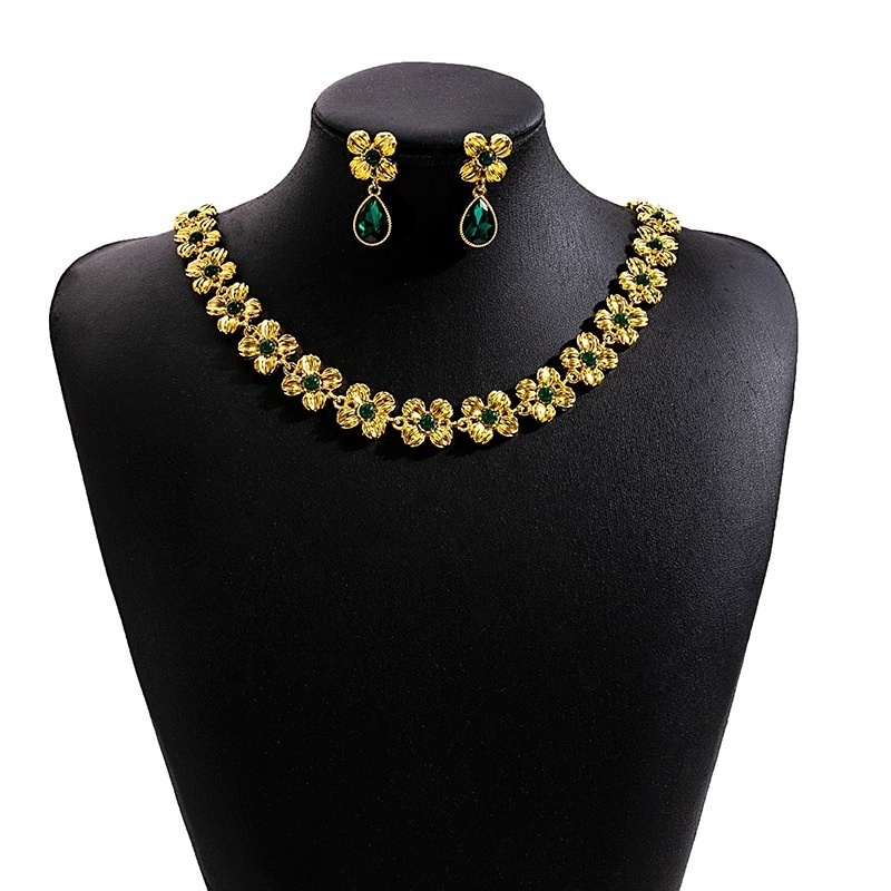 European And American Retro Luxury Jewelry Set Light Luxury Emerald Water Drop Flower Earrings Dinner Accessories Necklace