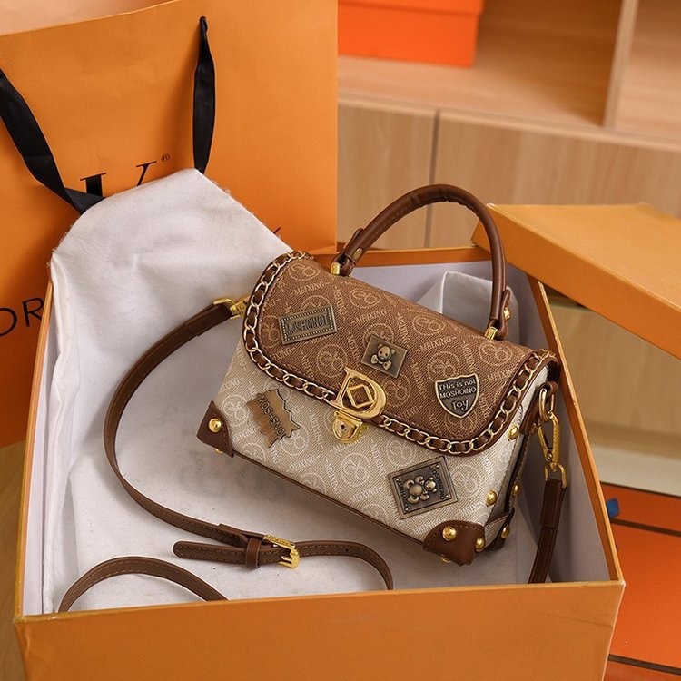 High-End Niche Bags For Women Popular Popular Single Shoulder Crossbody Bag Texture Badge Handheld Small Square Bag Y