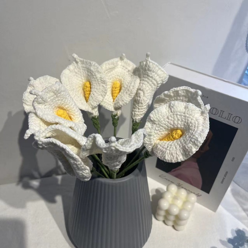 Hand-woven Calla Lily Finished Product,Simulated Flower Bouquet,Crocheted With Hand Bouquet