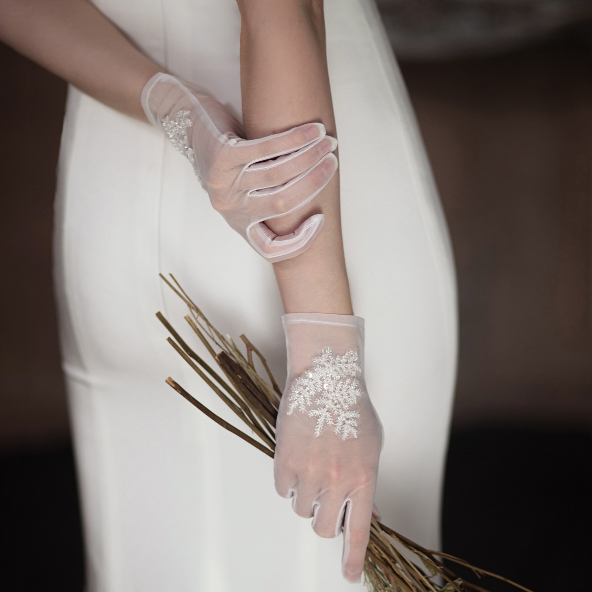 WG092 Tulle Beaded Wedding Gloves Elegant White Short Wedding Dress Evening Gloves