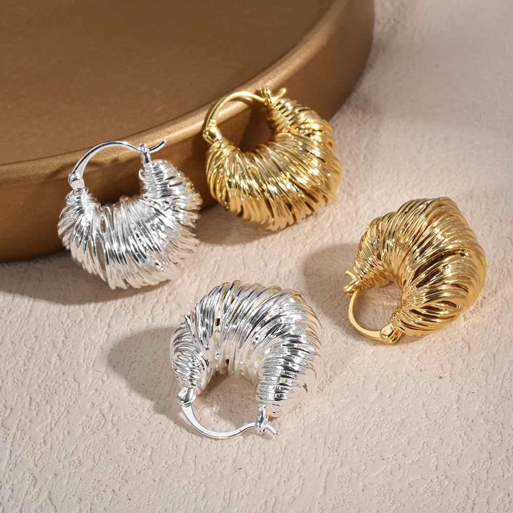 European And American Style Light Luxury Wrap Line Thread Ear Buckle Niche Design Advanced Sense Cold Style Simple All-match Earrings