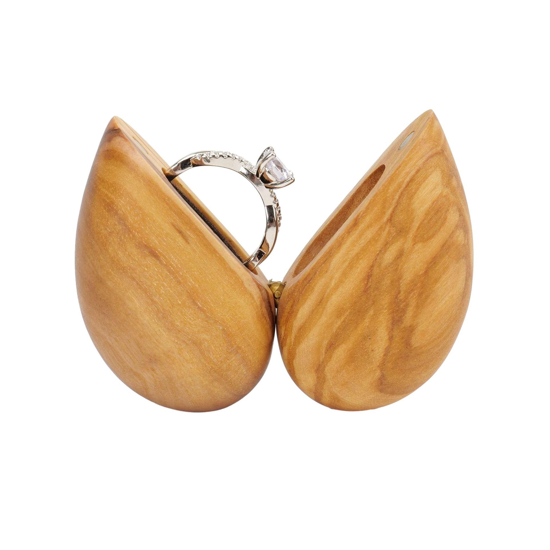 Creative Black Walnut Heart-shaped Ring Box Solid Wood Retro Peach Heart Ring Storage Box Proposal Wedding Ring Box Diamond Ring Box