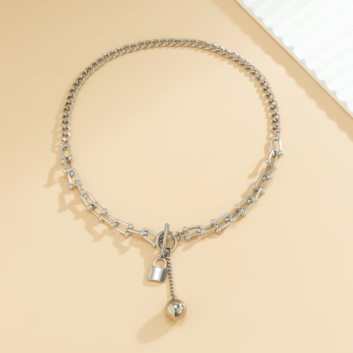 European And American Hip-hop Sweet Cool Metal Love Necklace Women's Fashion Diamond Lock Pendant Clavicle Chain Necklace