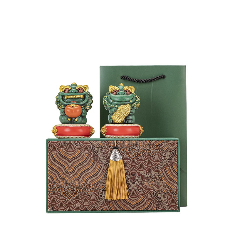Pair Of Bring In Wealth And Treasure Stone Lions Can Be Used As Healing And Good Things Happen. Creative Crafts Ornaments. Company Personal Souvenirs