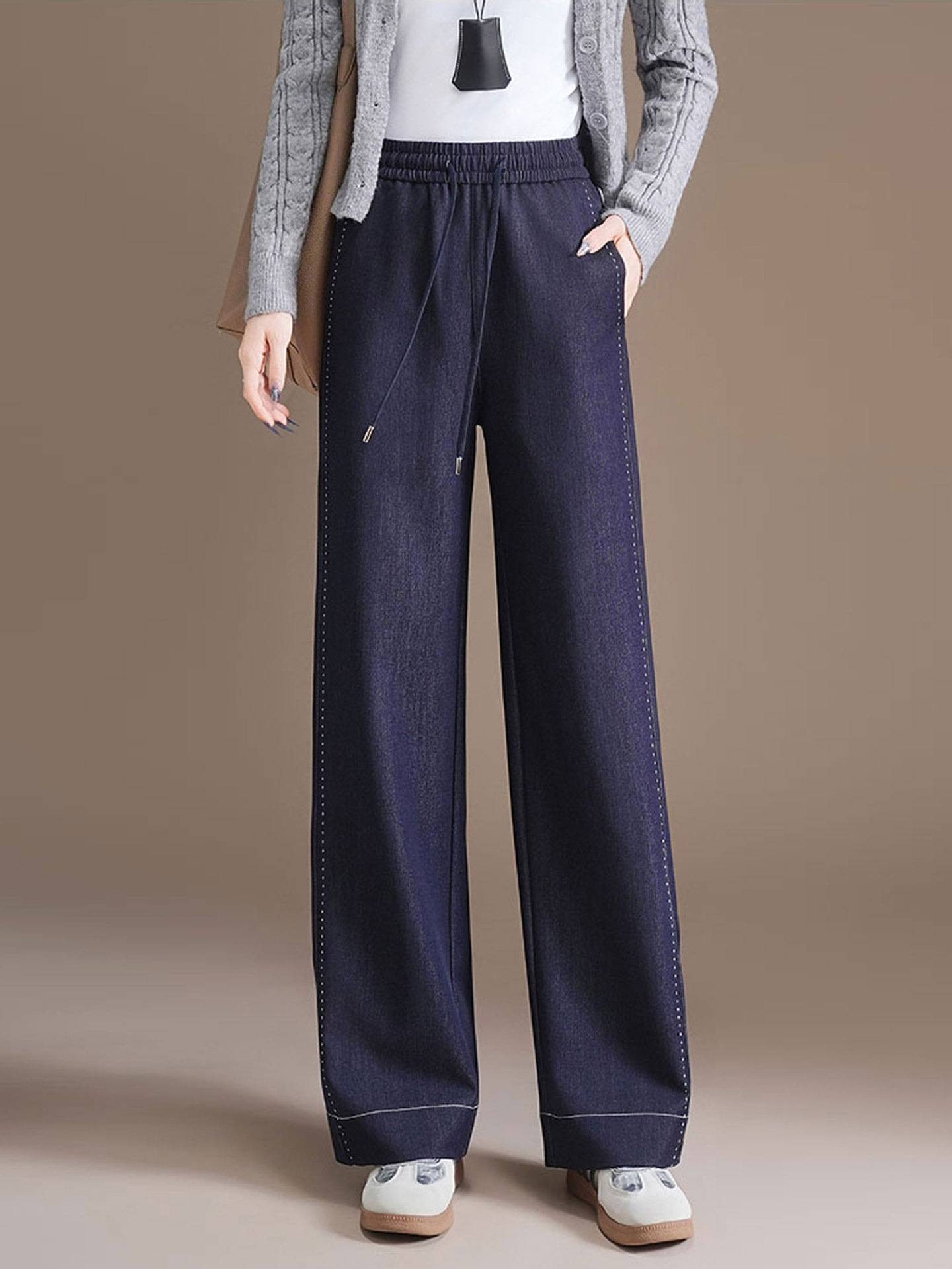 Casual Contrast Stitching Slim-fit Drape Jeans