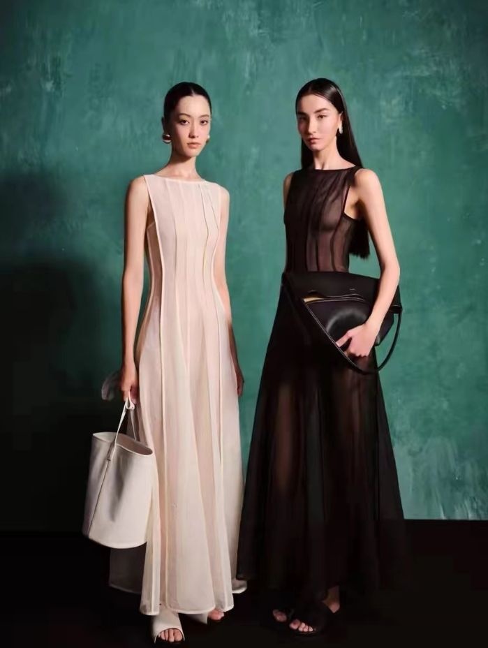 Lightweight And Sheer Sleeveless Long Dress With A Stylish Design