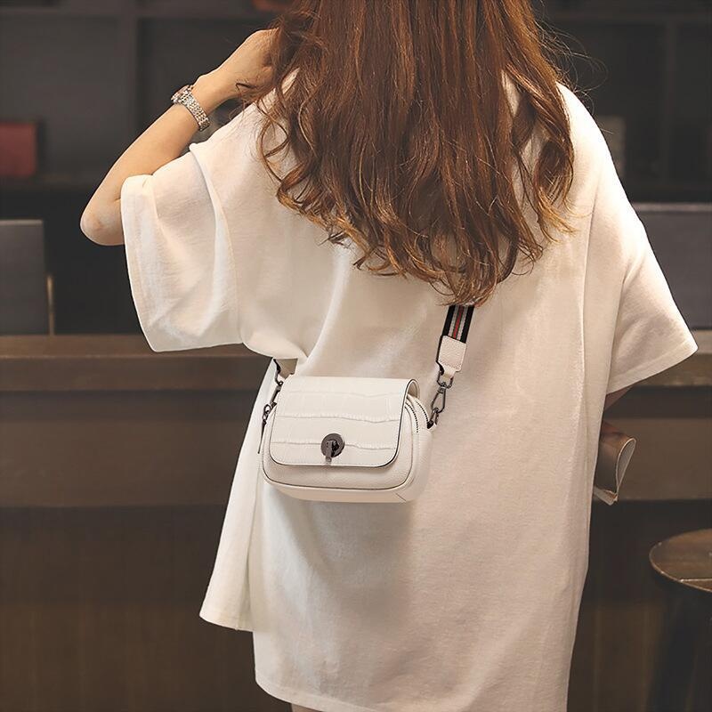 Bags For Women Winter Style Genuine Leather Fashion Crossbody Bag For Women Wide Strap Fish Pattern High-End Single Shoulder Small Bag