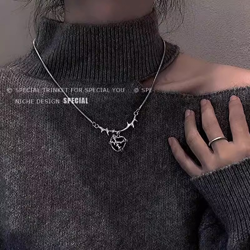 Sweet And Cool Style Dark Thorn Love Necklace For Women High-end Design Niche Autumn And Winter All-match Sweater Chain
