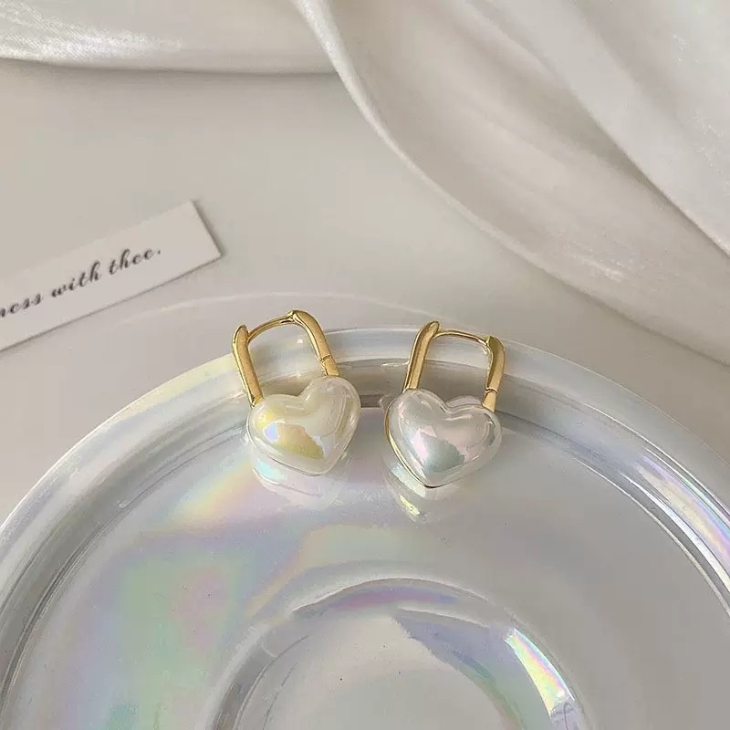 Popular Autumn And Winter Temperament Blogger Pearl Heart Earrings Styley Women's Sweet Light Luxury Earrings Earrings
