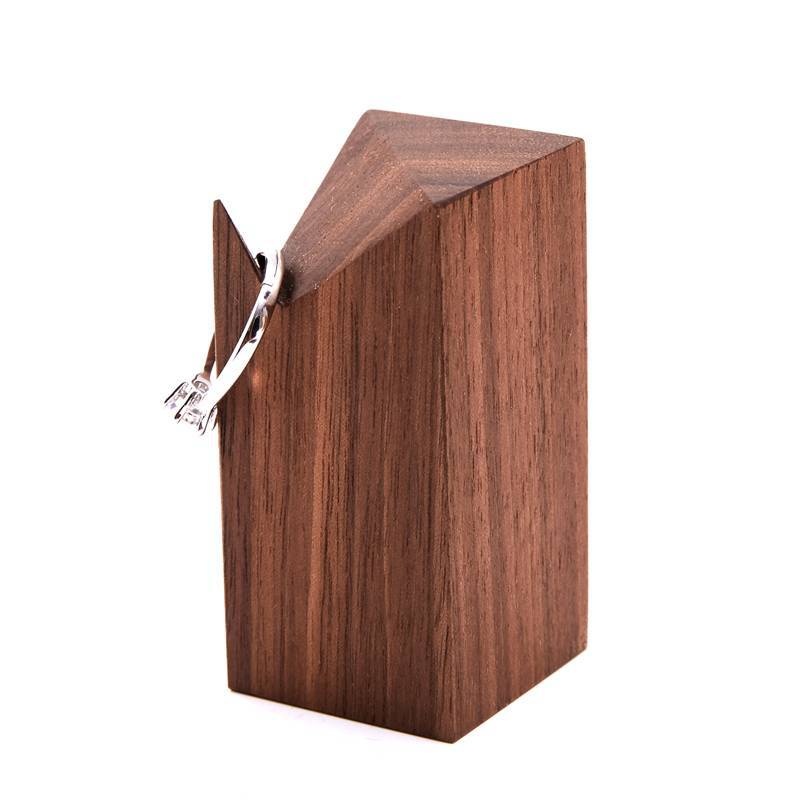 Hot-selling Walnut Ring Holder Walnut Ring Box Creative Desktop Small Crafts Practical Props
