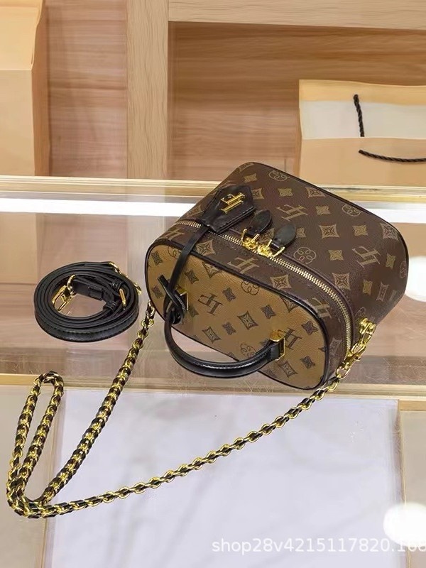 Hong Kong Genuine Leather Bucket Bag This Year's Popular Bag Women's Autumn And Winter Niche High-end Messenger Box Bag