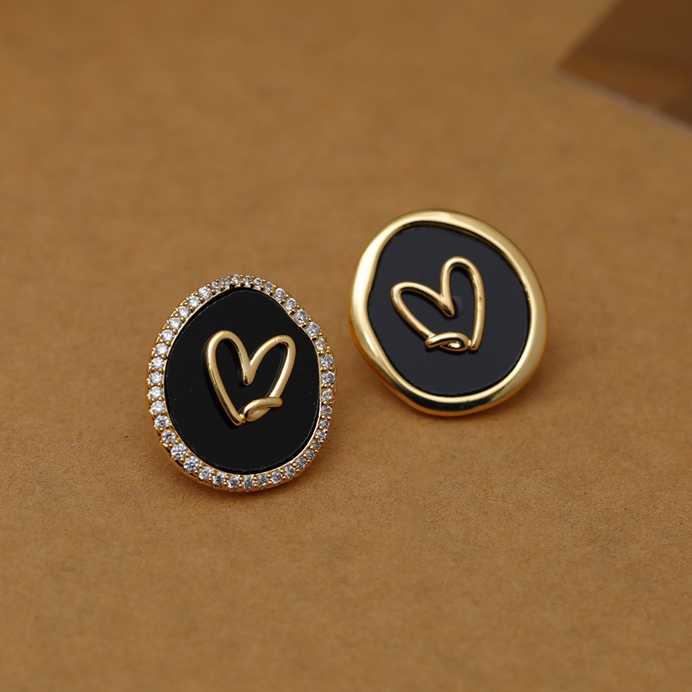 French Retro Love Earrings For Women Style Light Luxury High-end Earrings Autumn And Winter Temperament Lady Earrings