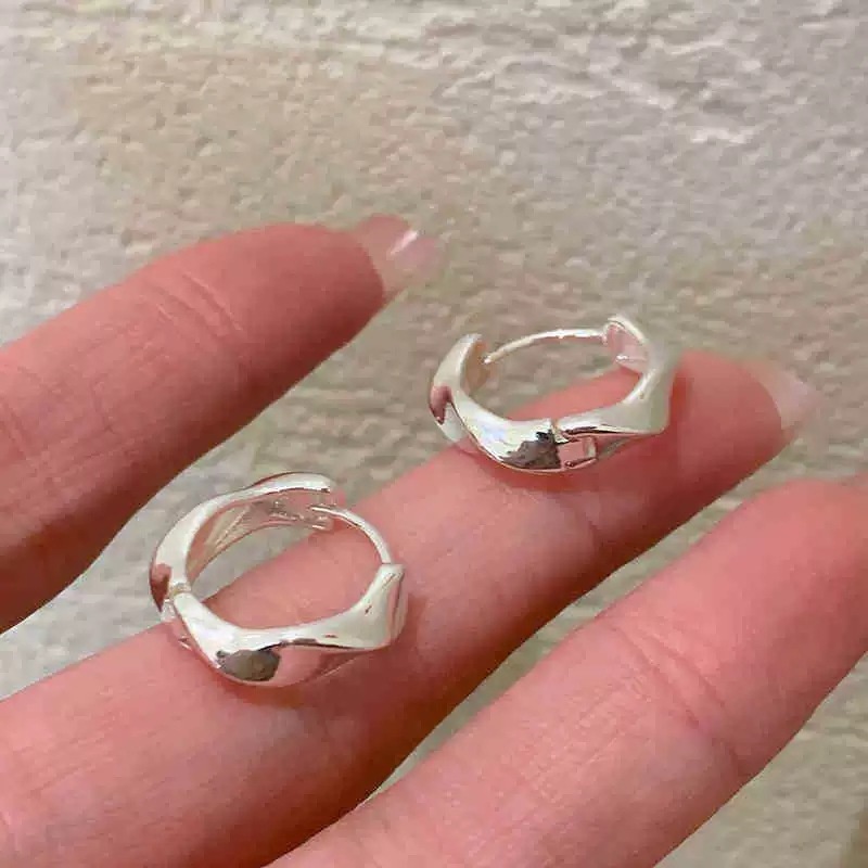Mobius Sauce Hoop Earrings 925 Sterling Silver Light Luxury High-end Simple Fashion Style Earrings Female Niche Design Sense