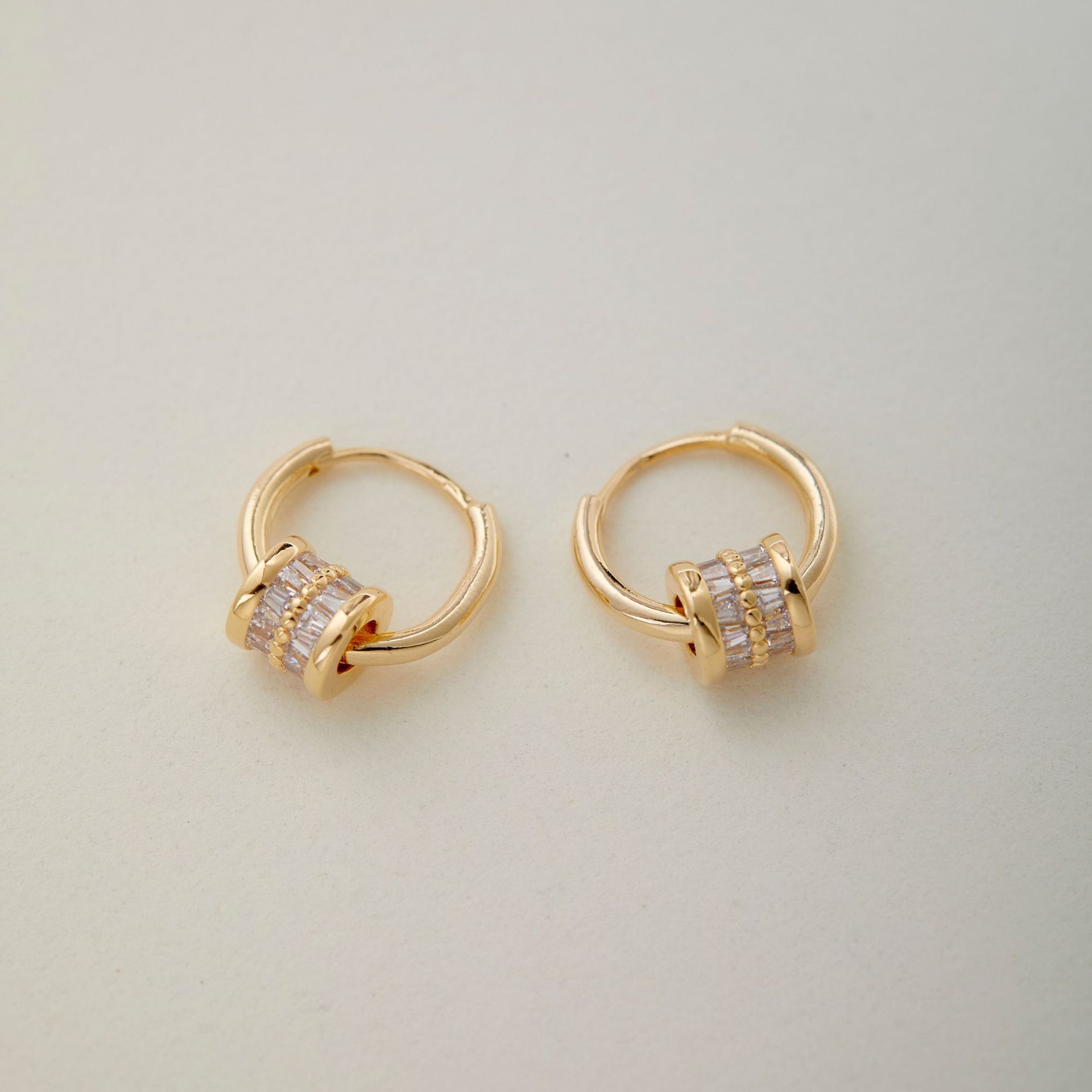 Niche Design High-grade Light Luxury Small Waist Zircon Earrings Earrings Without Ear Holes Mosquito Incense Plate Elegant Fashionable Ear Clip