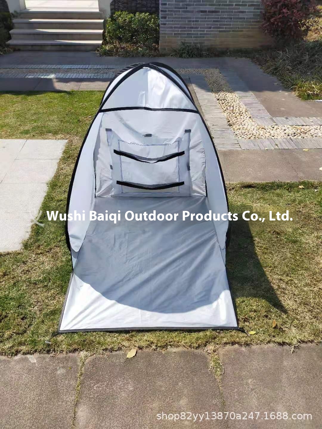 E-commerce Adds Spray-painted Tents