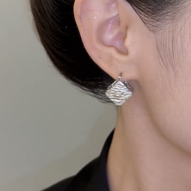 Ripple Texture Square Earrings Fashionable Cold Style Commuting Geometric Cube Three-dimensional Earrings Advanced Commuting Earrings