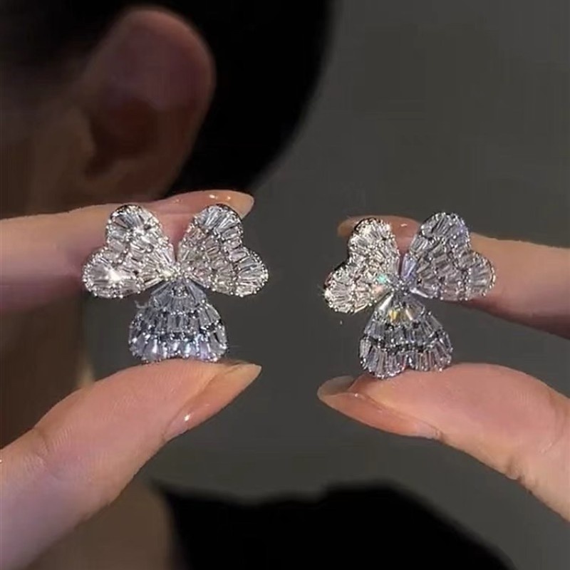 Light Luxury High-end Petal Earrings Temperament Super Shiny Full Diamond Three-leaf Flower Earrings