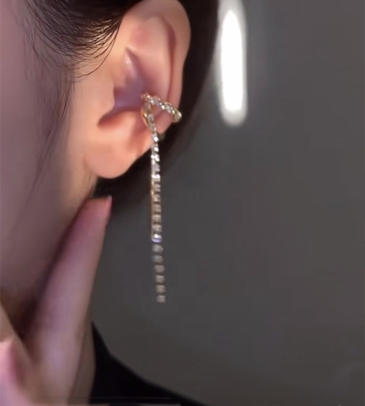 Douyin Tassel Ear Bone Clip Designer Style Fashionable Sweet Cool Style No Piercing Earrings Ear Clip Double Layer Earrings