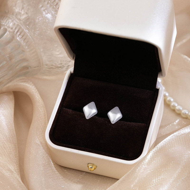 Silver Needle Light Luxury Simple High-end Round Pearl Earrings Small Exquisite Versatile Quadrilateral Pearl Earrings For Women