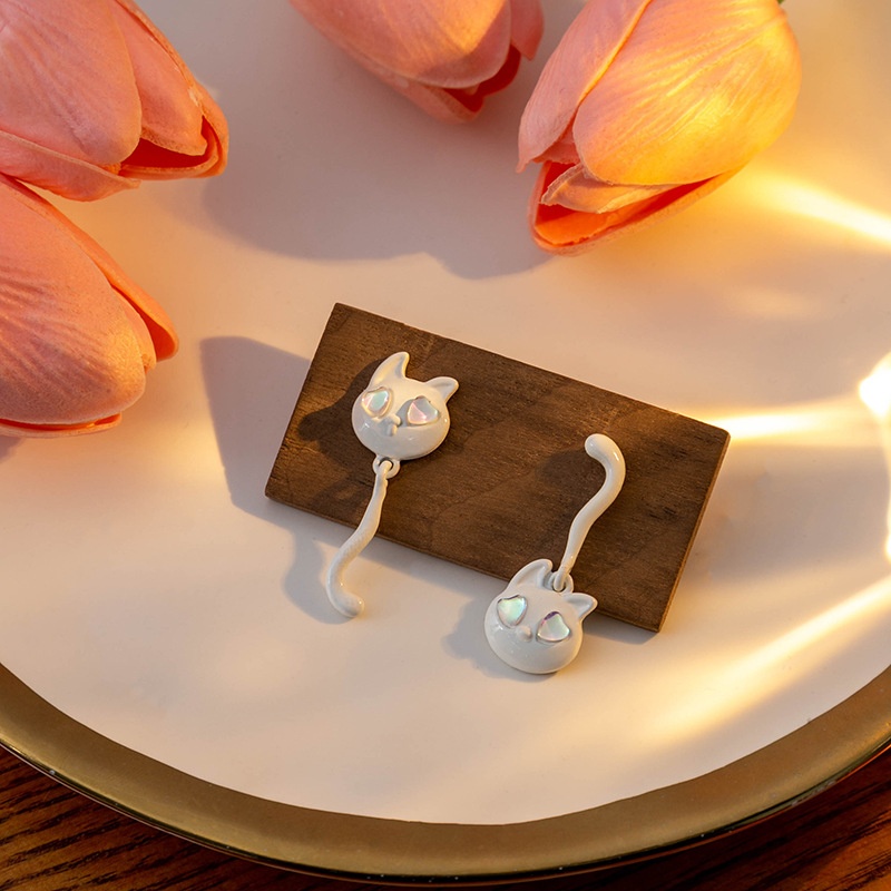 Silver Needle Cute Cartoon Cat Earrings Niche Design Asymmetrical Earrings Light Luxury High-end Love Earrings