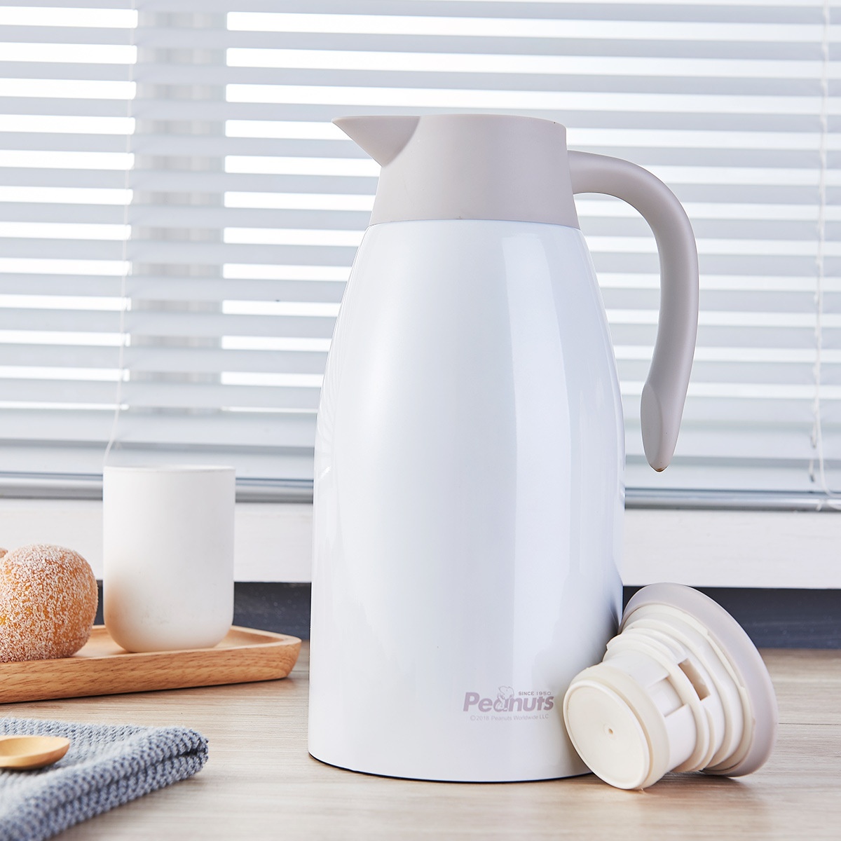 Snoopy Genuine Vacuum Stainless Steel Non-slip Sealed Coffee Pot2 LLarge Capacity Household Press-type Thermalulation Kettle