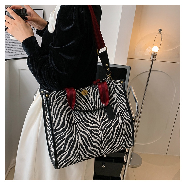 Hebei Luggage Leopard Print Tote Bag Women European And American Retro Shoulder Messenger Bag