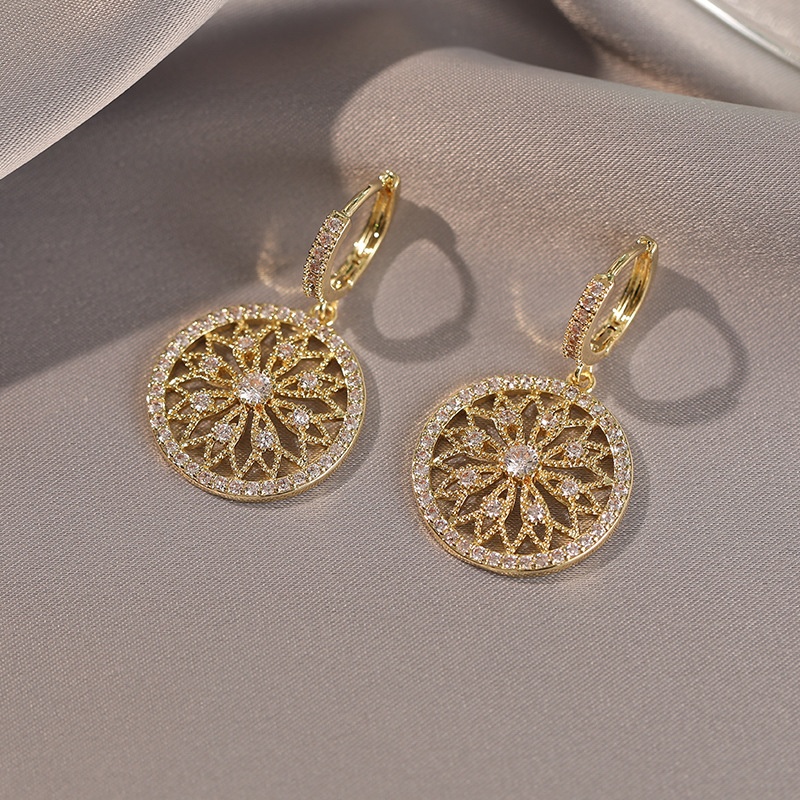 Full Diamond Design High-end Earrings Fashionable Women European And American Retro Super Flash Light Luxury Style Earrings Personalized Fashion Ear Buckles