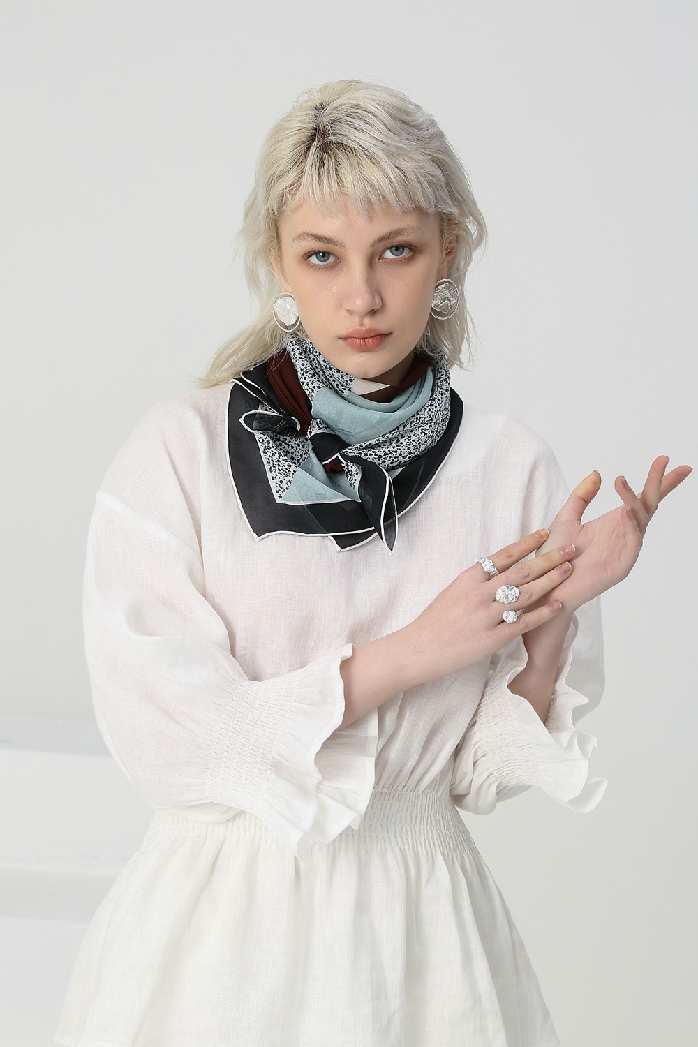 European And American Temperament Silk Chiffon Scarf Ladies Fashion Contrast Color Mulberry Silk Scarf Large Square Scarf Sunscreen Scarf