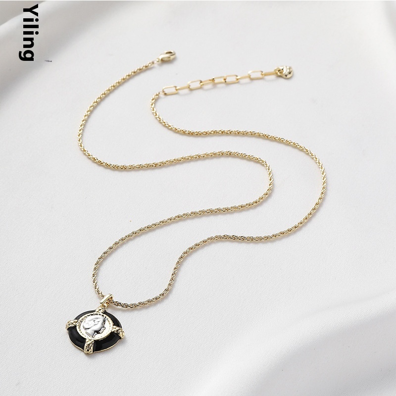 French Light Luxury Simple Beauty Head Pendant Necklace For Women All-match High-end Non-fading Neck Clavicle Chain Accessories