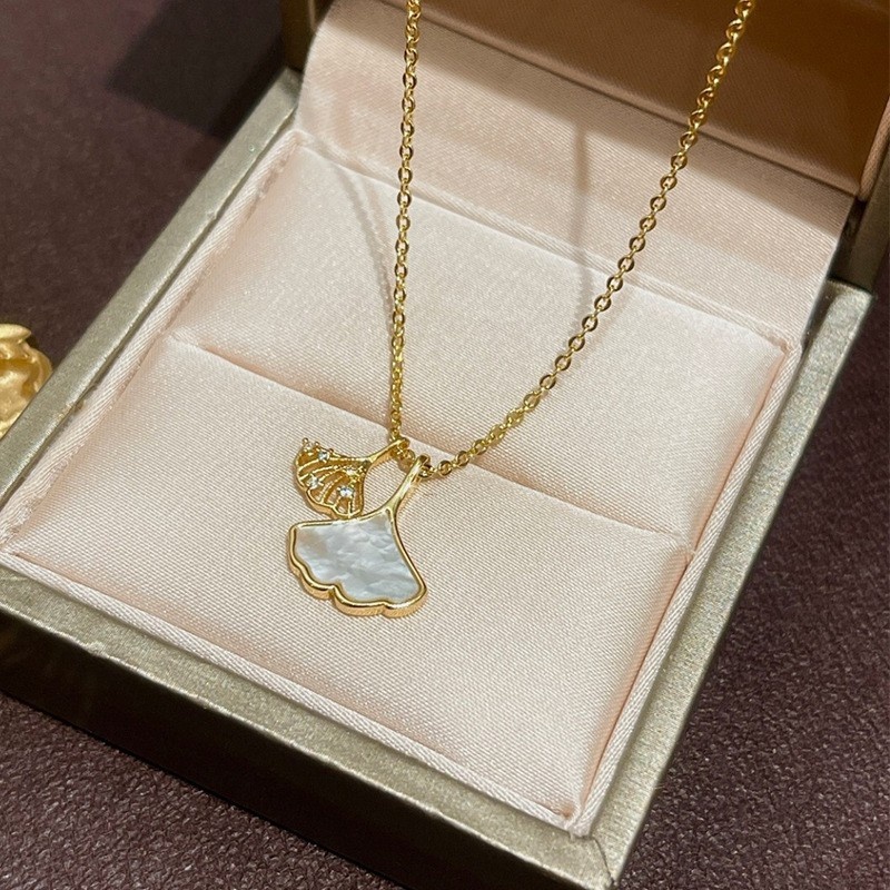 French Style Light Luxury Niche Design Fan-shaped Necklace Elegant White Shell Girl's Necklace Fashion Anchor Jewelry