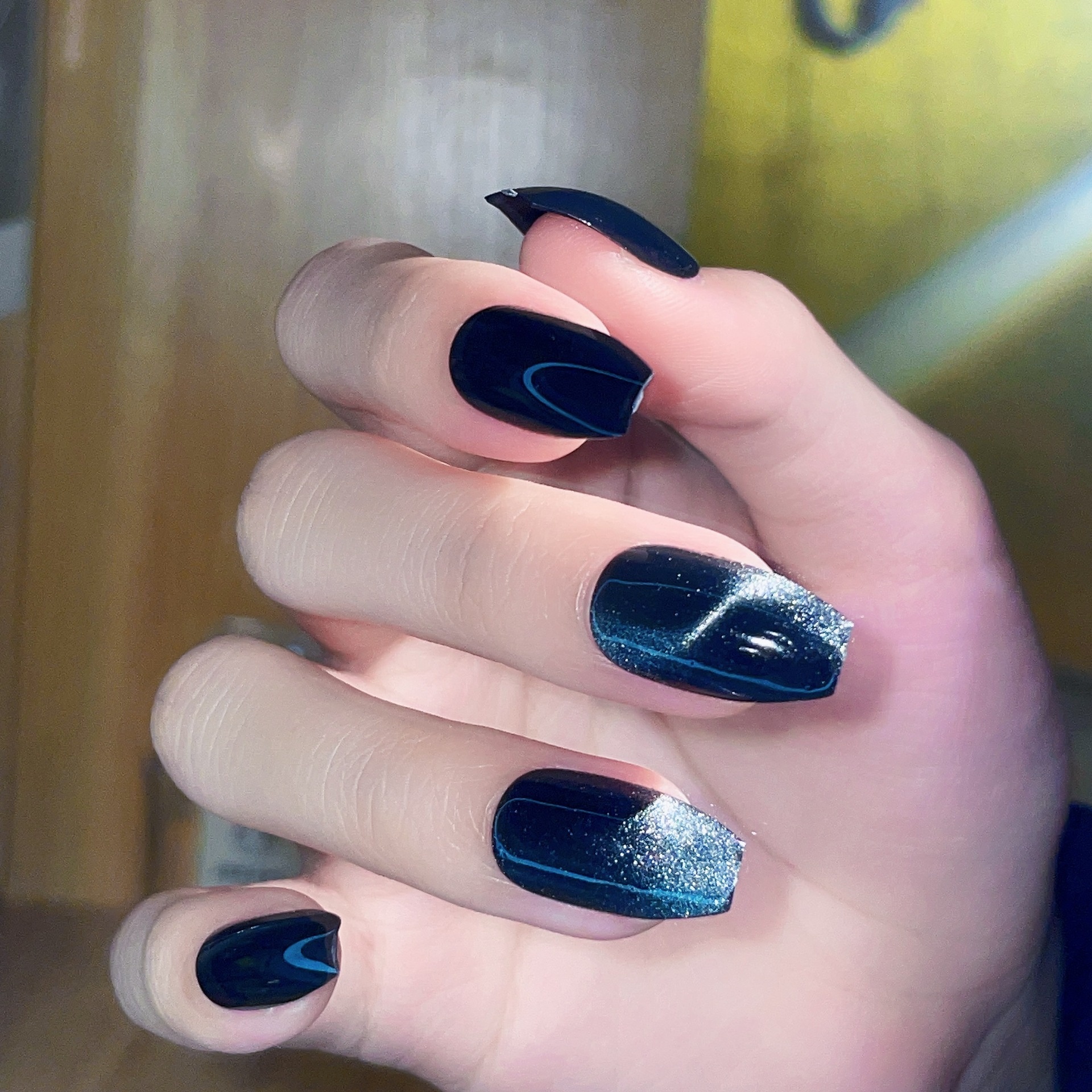 24 Pieces Of Short Ballet Black Crystal Cat's Eye Nail Art Finished Wearable Detachable False Nail Pieces Press On Nails