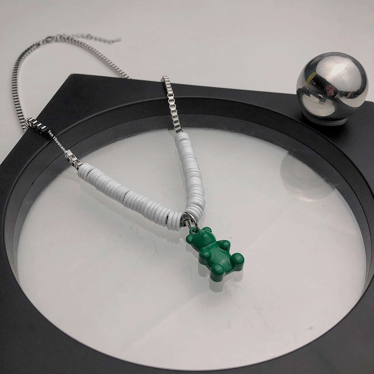 Style Light Luxury Style Acrylic Green Bear Design Necklace Female Niche Design YSweater Chain Personality All-match